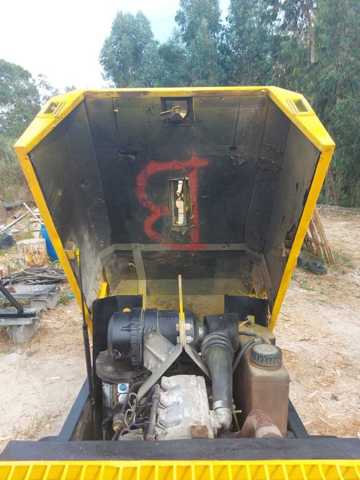 Compressor + Oferta 2 Martelos Pneumáticos – Excelente Estado