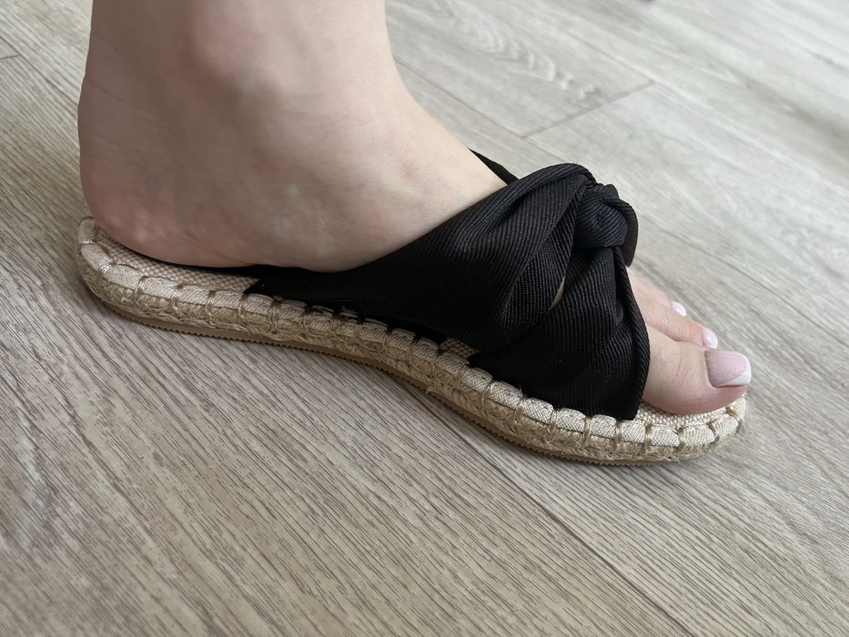 Тапки, шльопанці H&M