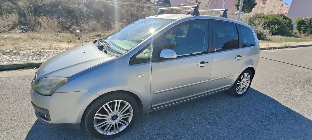 Ford c-max procura novo dono