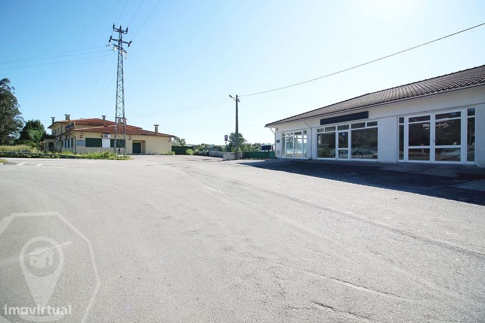 Loja/Stand e Terreno - Junto à EN1/IC2