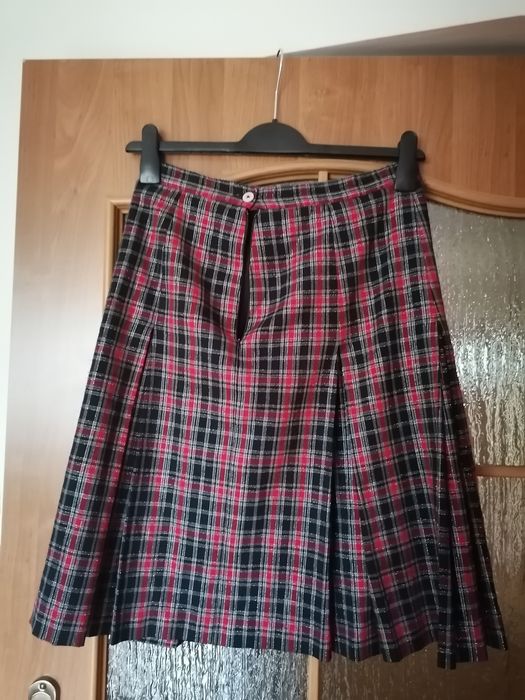 Spódnica w kratę na chłodniejsze dni