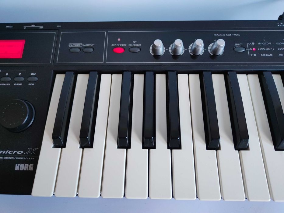 KORG micro X syntezator