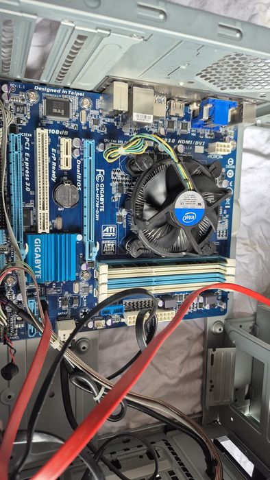 komputer Płyta Główna GigaByte GA-H77M-D3H 4gb ram + i3-3225