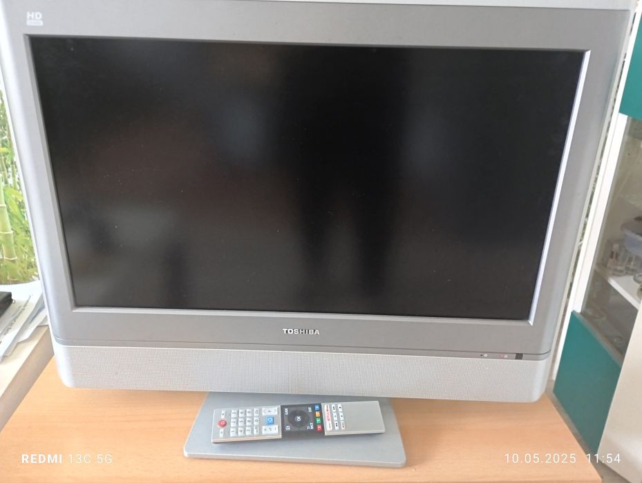 Telewizor srebrny Toshiba