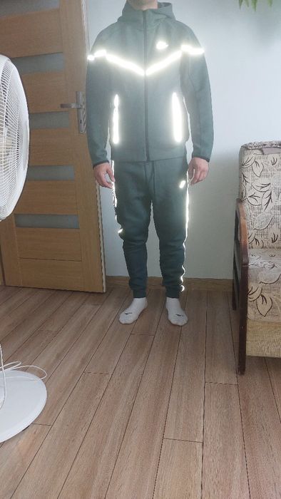 Dres Nike Tech Windrunner r. L