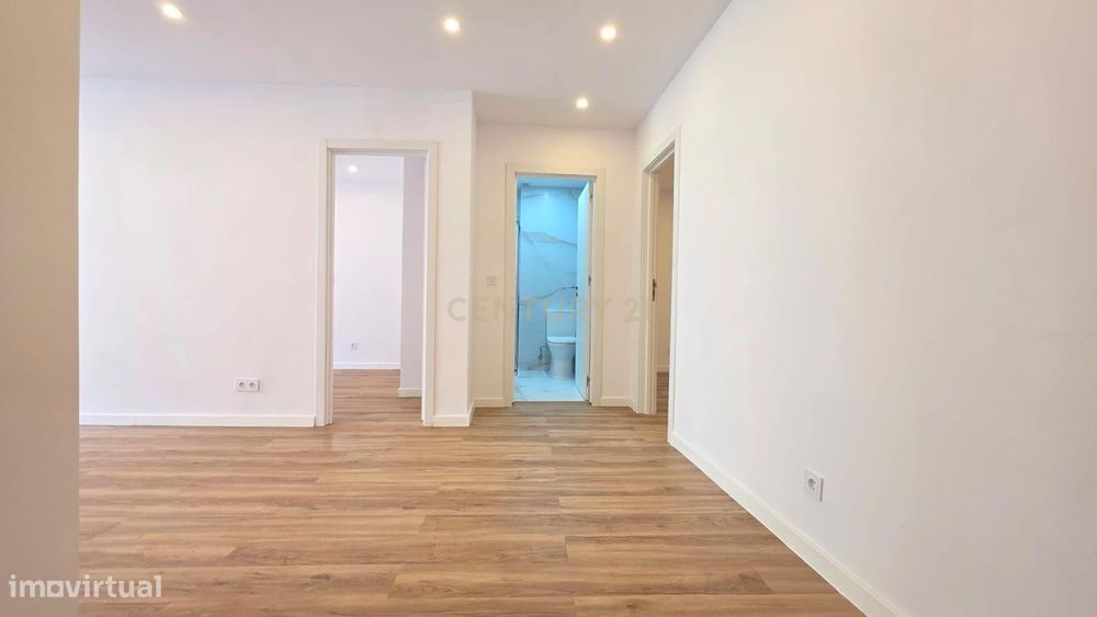 T2 | 1º andar | totalmente remodelado | 66 m² | Encosta do Sol