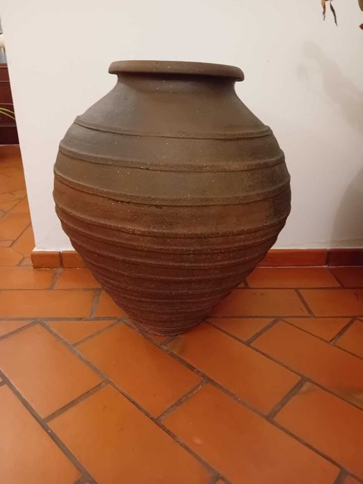 Talha em barro de grandes dimensões