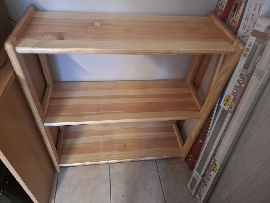 Sprzedam regał drewniany sosnowy. Nowy