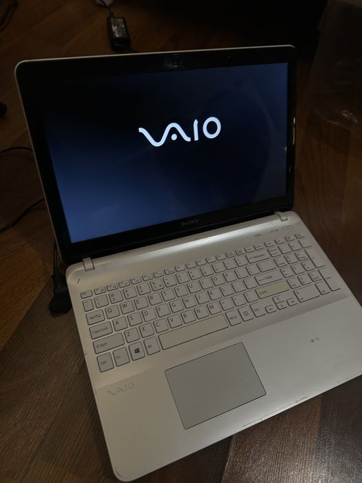 Sony VAIO SVF1521C6E 15.5" Pentium 4GB 500GB GT740M