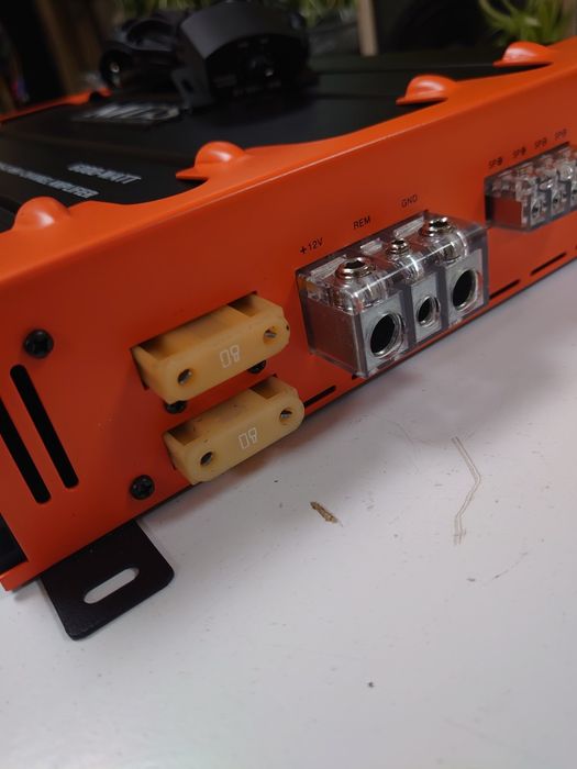 Усилитель автомобильный. Моноблок. 1600вт на 1ом.полноразмерный  6кг