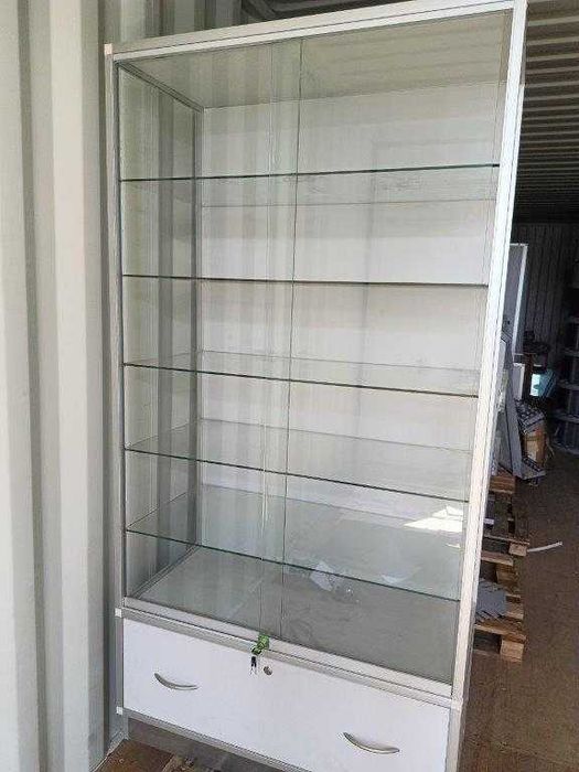 Meble sklepowe:  lady przeszklone z szufladami.