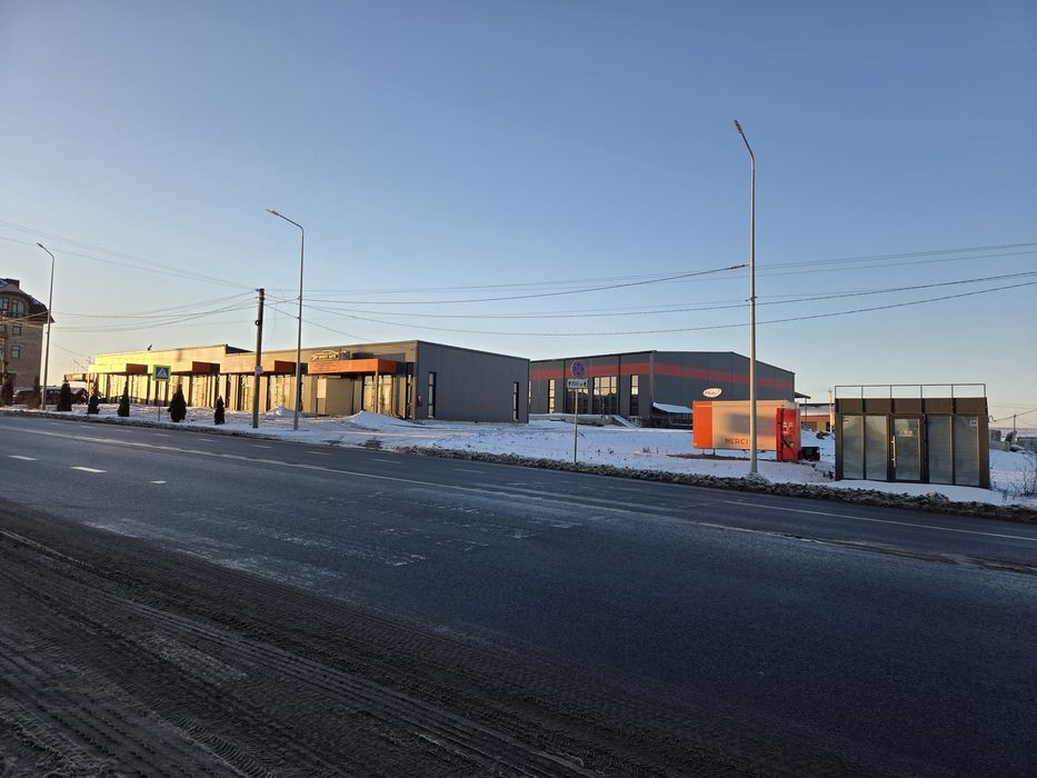 Продаж від власника торгово-складських приміщень і земельних ділянок.