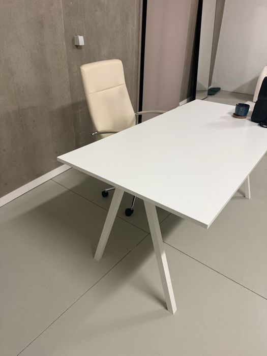 Conjunto escritório; sofa + 2 secretárias + cadeira