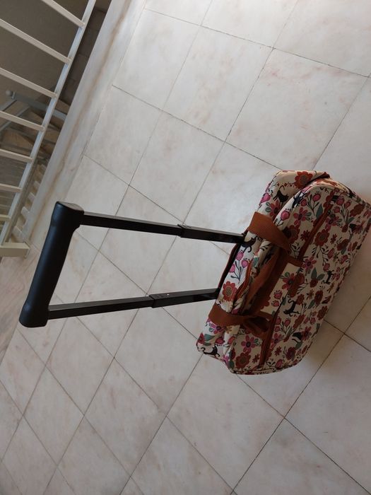 Mala nova Misako com rodas