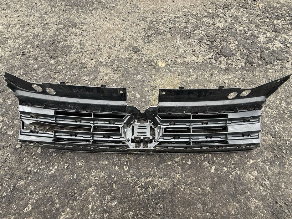 Решетка радиатора VW Tiguan Allspace