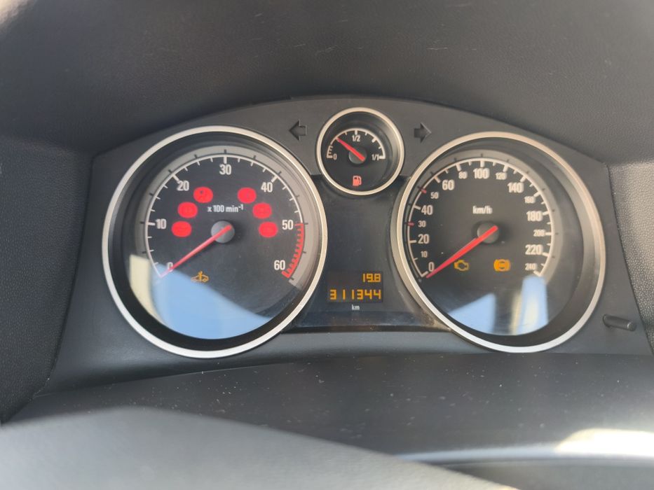 Opel Astra H 1.3cdti 2005
Cilindrada: 1.3 cdti
Ano: 2005/11
Cavalos: 9