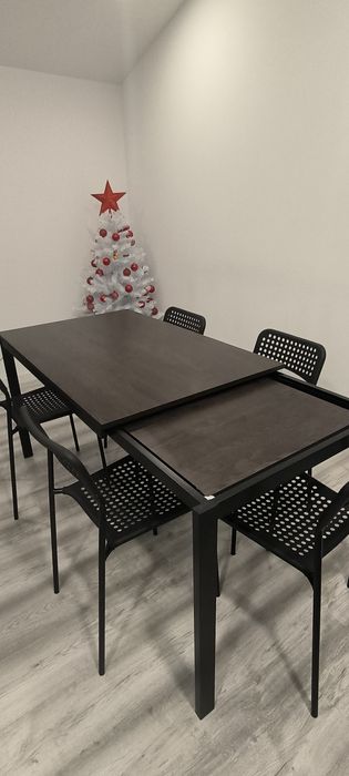 Mesa extensível  120/180x74cm com 6 cadeiras