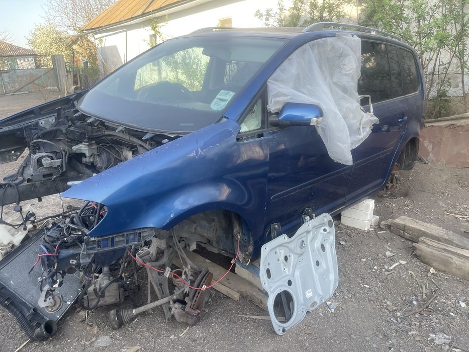 Кузовні деталі четверть криша двері Volkswagen Touran