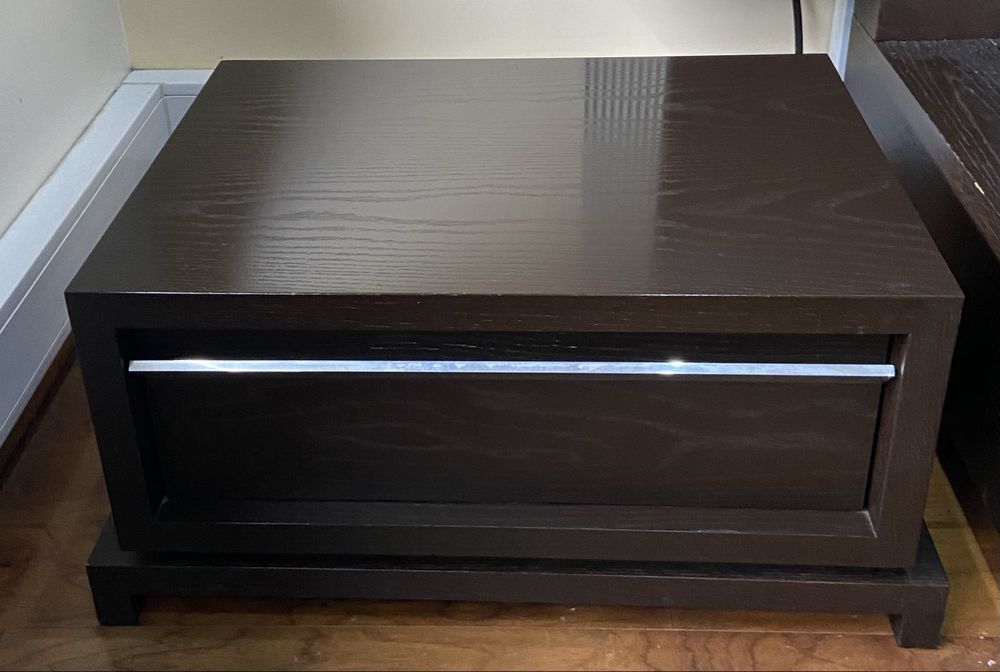 Mesa de cabeceira da marca ALeal