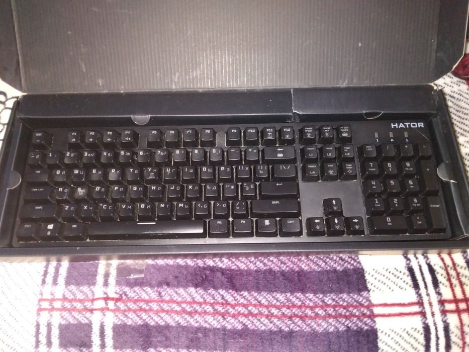 Продам игровую клавиатуру Hator Rockfall