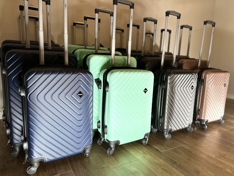 Nowa walizka srednia L/ bagaz do 20 kg/ walizki