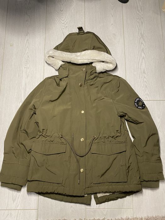 Дитяча парка H&M оливково-зелена з хутром, розмір 129