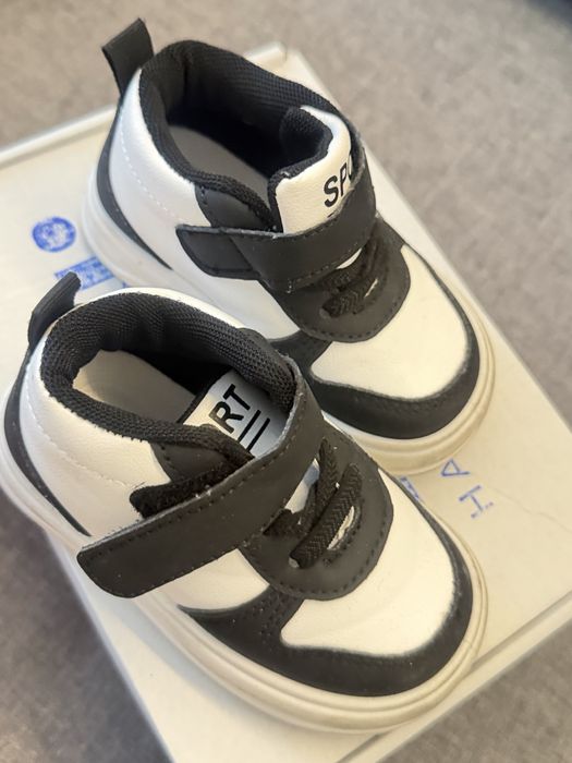 Кросівки для дівчинки весна