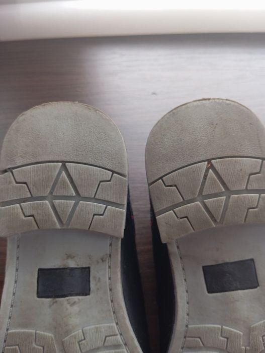 Elegancki buty chłopięce