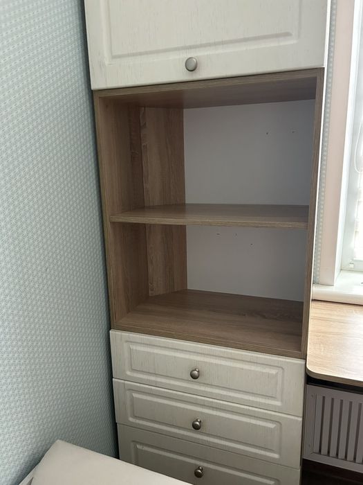 Стінка, шафа, стіл, меблі у спальню