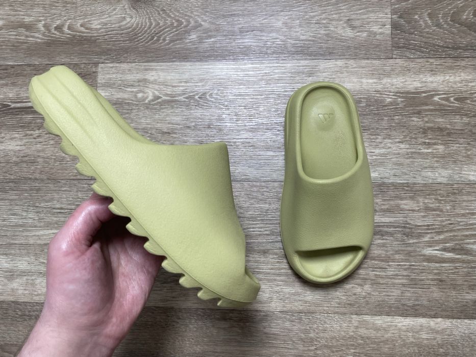 Adidas Yeezy Slide Glow Green Size 6US / EU 36-37 / 23.5 cm