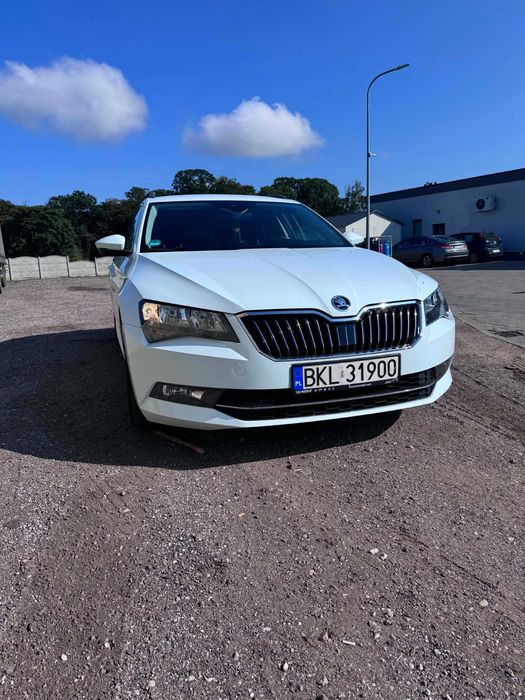 samochód osobowy SKODA SUPERB