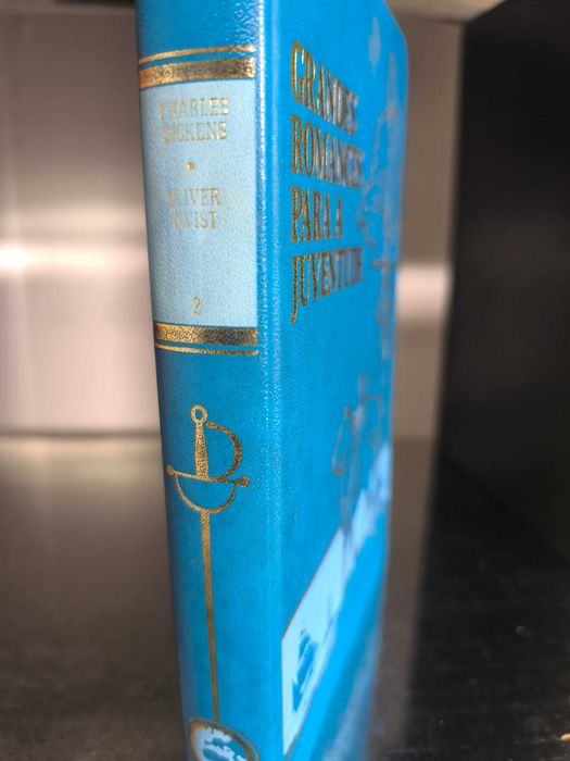 Oliver Twist (Volumes I e II) — Charles Dickens — Edição Encadernada
