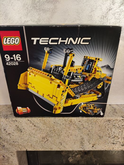 Zestaw LEGO technic buldożer 42028 z 2014 roku