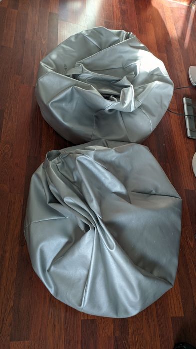 Puffs cinza prata/ sala