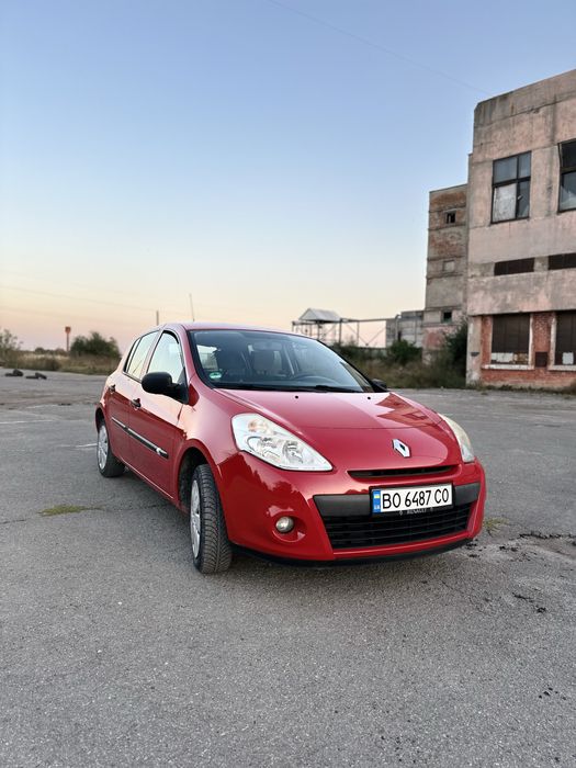 Reno Clio автомобіль