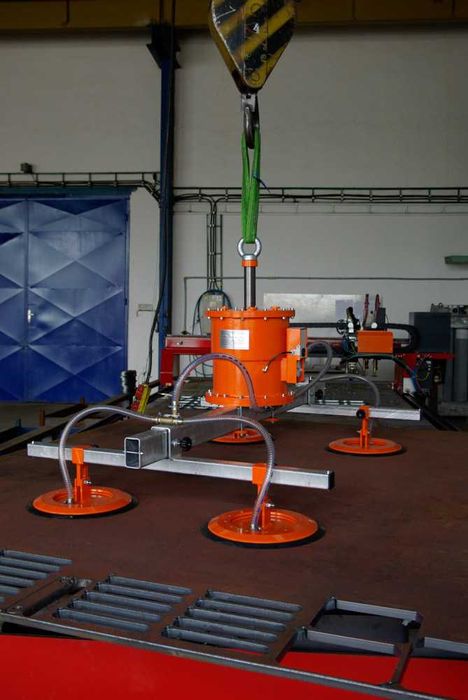 Próżniowy samozasysający manipulator