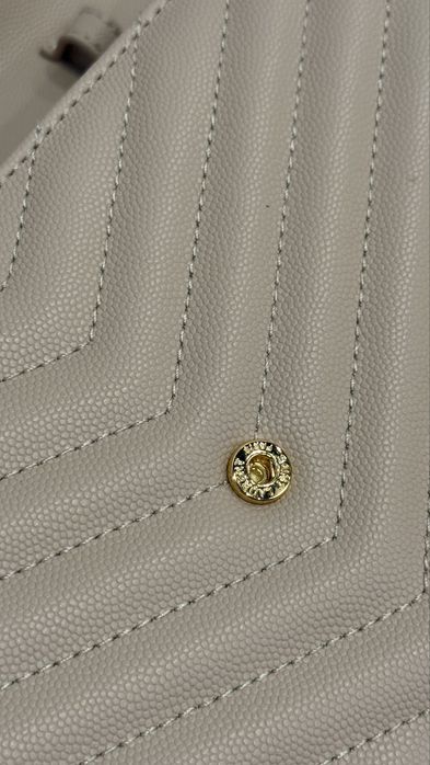 Сумка клатч ysl saint laurent cassandre wallet on chain бежевая
