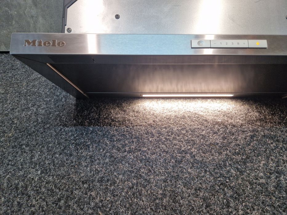 Сенсорна вбудована витяжка з висувною панеллю DAS 4620 2025