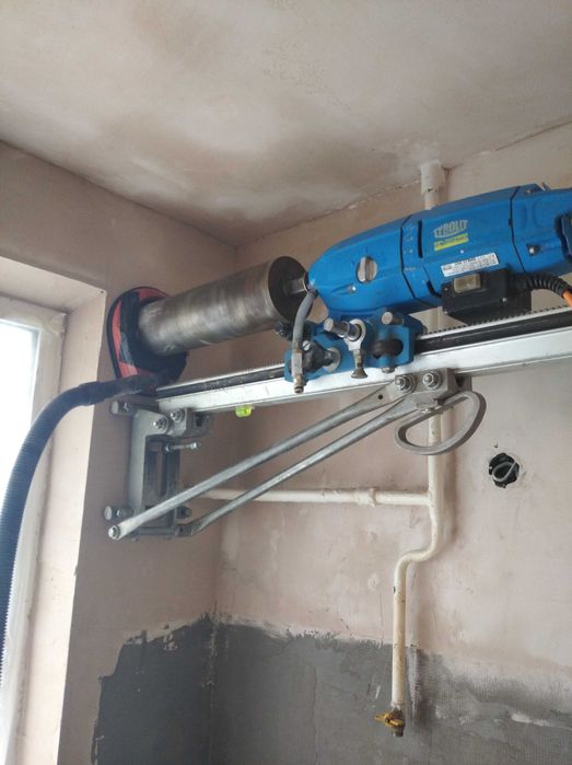 Алмазное сверление отверстий под вытяжку и коммуникации. Резка бетона.