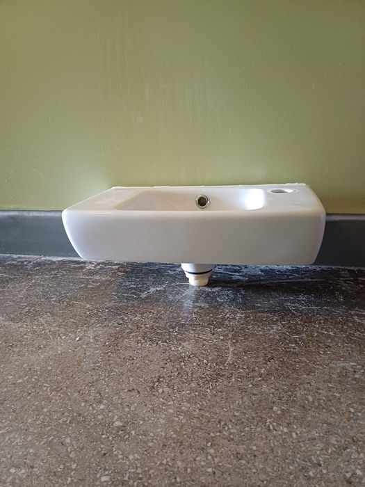 Umywalka Geberit Selnowa z korkiem klik klak 45x25cm