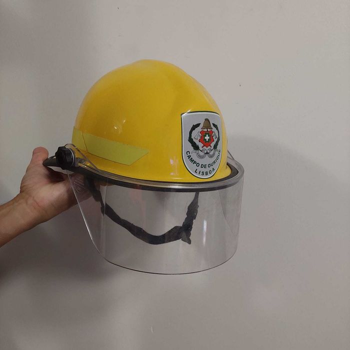 Vendo capacete de Bombeiro praticamente novo