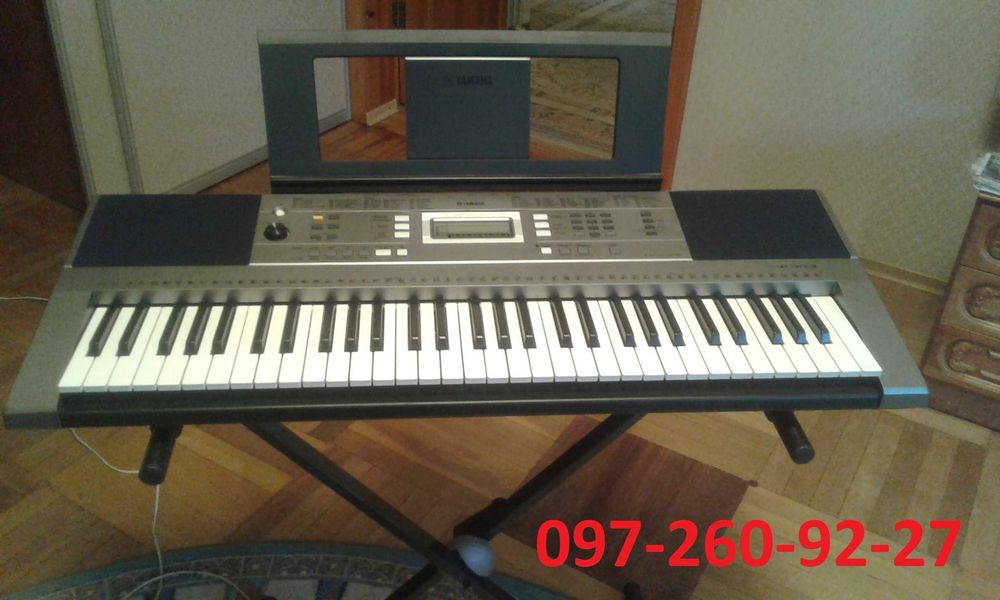 Цифровое пианино YAMAHA PSR-E353 (синтезатор), стойка, педаль, блок питания