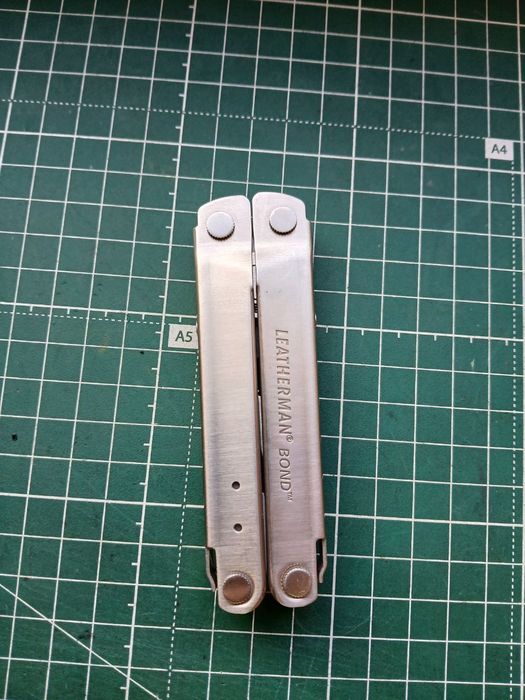 Телефон Leatherman Bond.