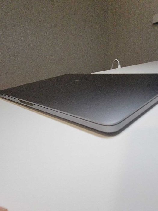 MacBook Pro 13" 2017 i5 8GB/128GB Space Gray, zadbany