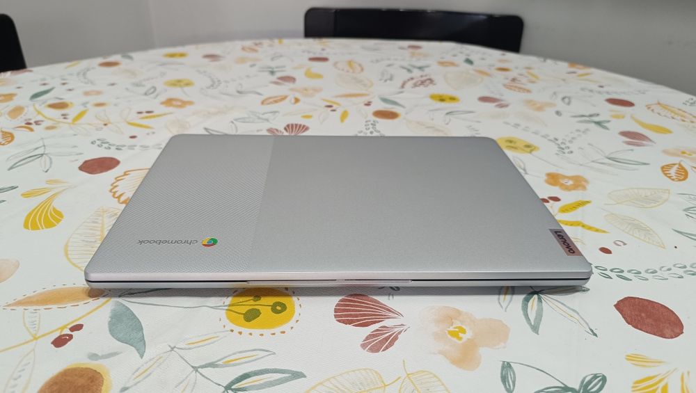 Portátil Lenovo IdeaPad Slim 3 Chromebook