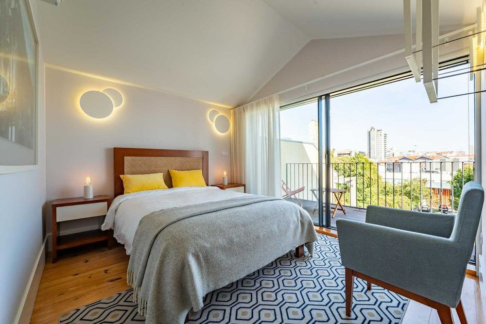 T2 com Varanda e Vista Única na BAIXA DO PORTO