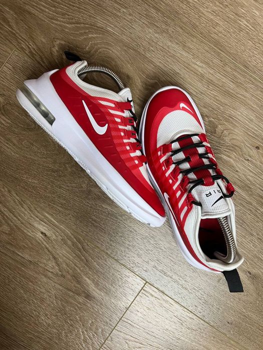 Продам БОМБЕЗНІ жіночі кросівки Nike Air Max Axis