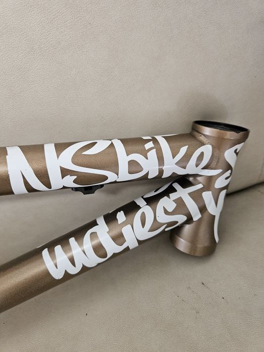 Ns Bikes Majesty rama, z korbą i sterami