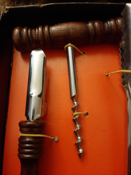 Vintage Bar Set,NOVO, c/cabos em madeira