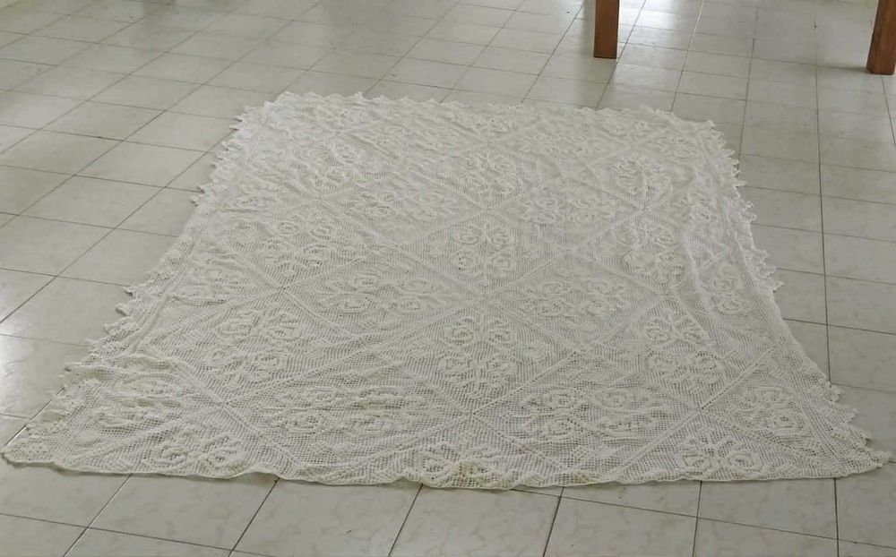 Antiga e Grande Colcha de Renda Artesanal, tipicamente feita à mão Algodão (240 x 200 cm)